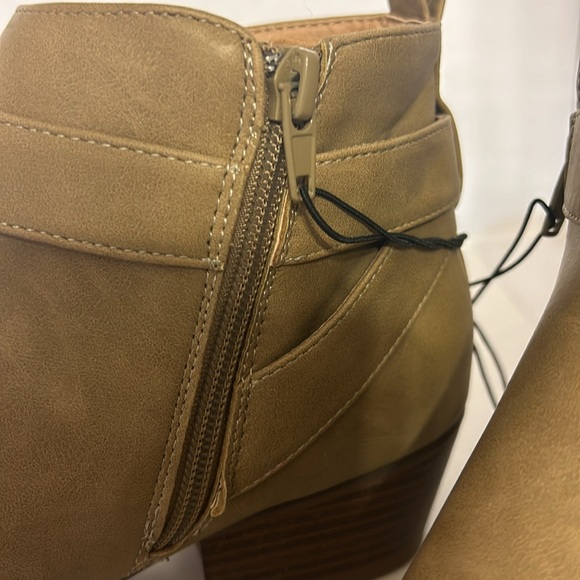 Unionbay Tilly Women's Ankle Boots NWT 1”heal tan color zipper close - Picture 6 of 7